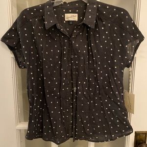 Universal Thread Button Down